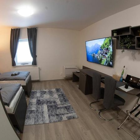 Valla Penzion & Restauracia Malacky Bagian luar foto