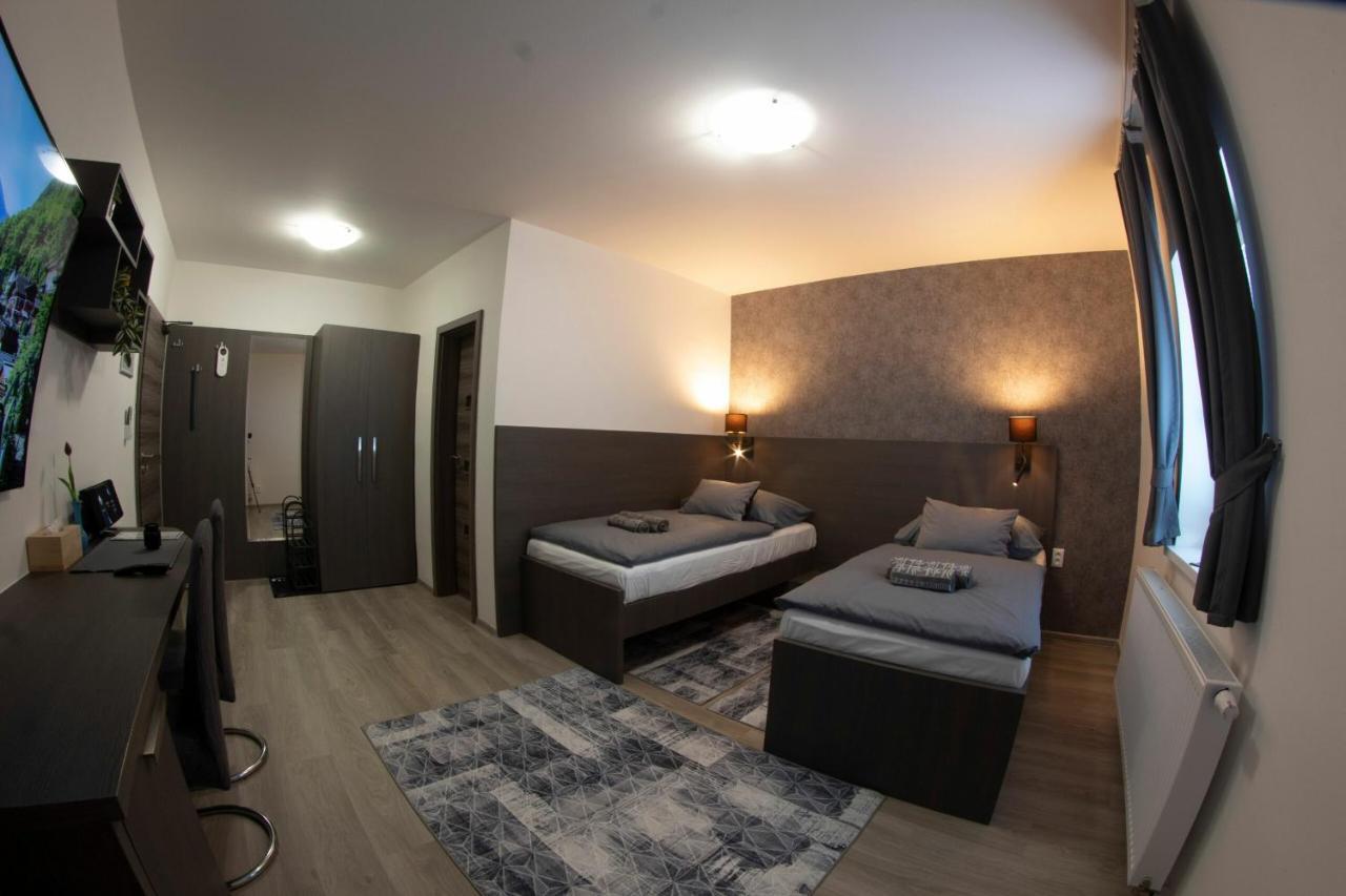 Valla Penzion & Restauracia Malacky Bagian luar foto