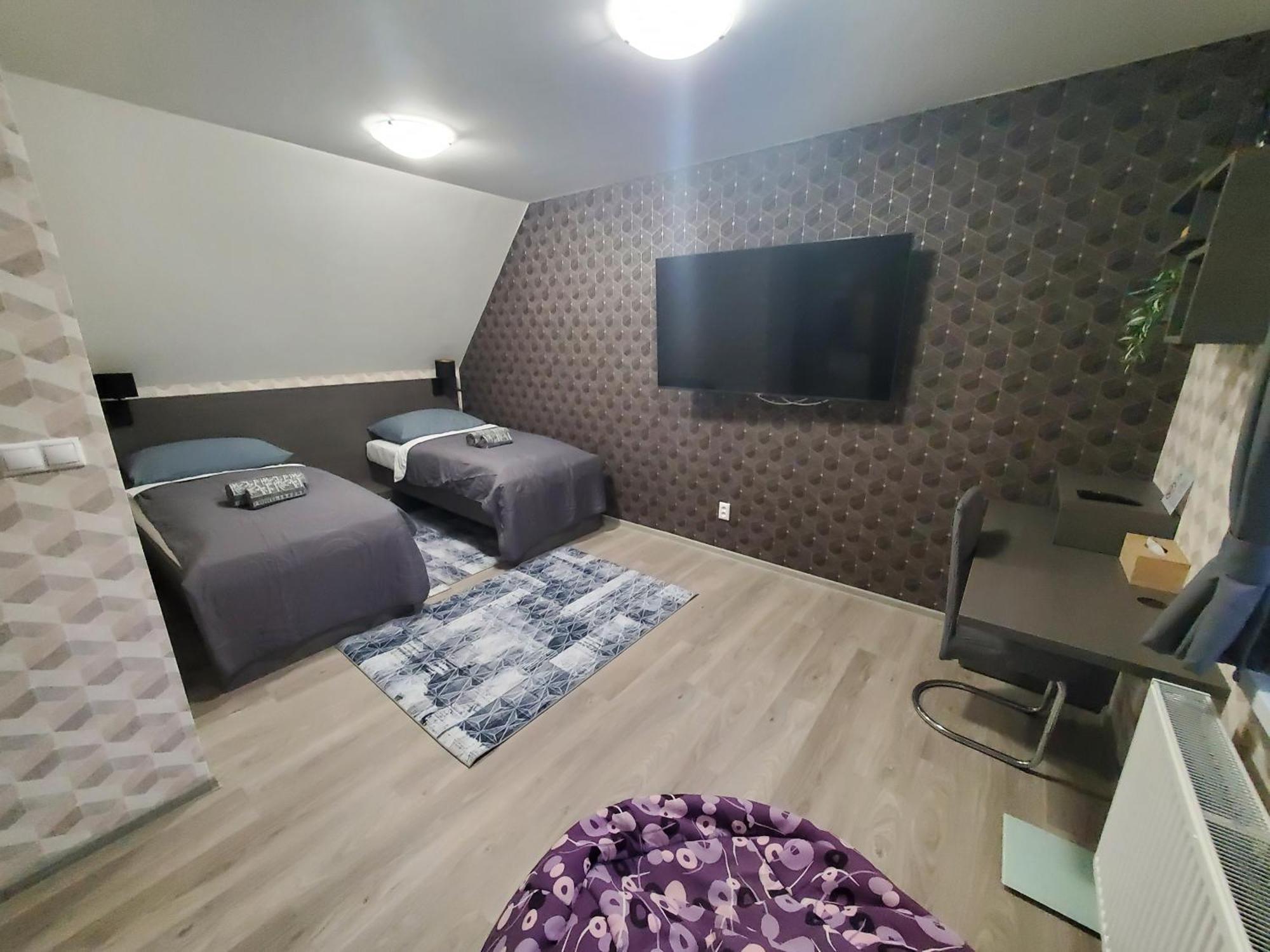Valla Penzion & Restauracia Malacky Bagian luar foto
